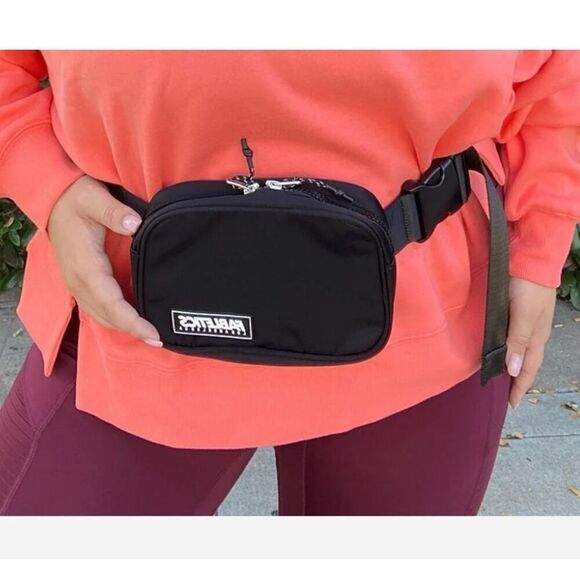 The Belt Bag Classic Berry Blast Pink Crossbody Sling Hip Pack Fanny Pack NWT - Picture 9 of 11